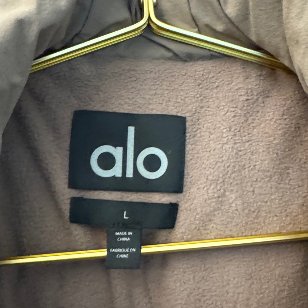 Alo Cropped Mountain Peak Full-Zip Hoodie color mushroom - Picture 8 of 10